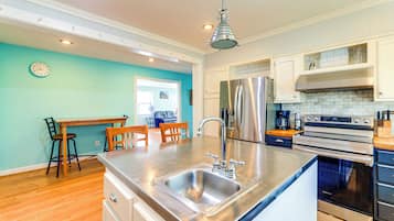 House (4 Bedrooms) | Interior