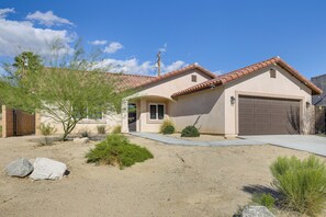 Interior - Heart of Dtwn Desert Hot Springs! Stylish Retreat (Desert Hot Springs)
