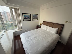 3 habitaciones, tabla de planchar con plancha, wifi y ropa de cama 