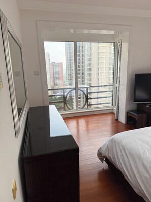 3 habitaciones, tabla de planchar con plancha, wifi y ropa de cama 