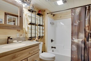 Cottage (4 Bedrooms) | Interior - Peaceful Nature Escape on Little Portage Lake! (Land O' Lakes)