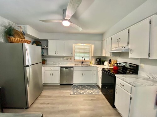 Charming Rainbow River Cottage