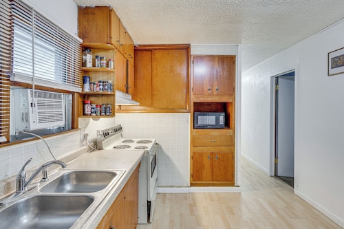 1 Mi to Downtown Bismarck! Residential Duplex