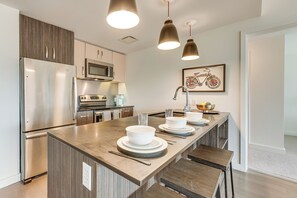 Interior - Shop, Dine & Explore: Gem 7 Mi to Dtwn Springfield (Springfield)