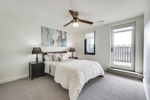 Interior - Shop, Dine & Explore: Gem 7 Mi to Dtwn Springfield (Springfield)