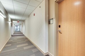 Interior - Shop, Dine & Explore: Gem 7 Mi to Dtwn Springfield (Springfield)