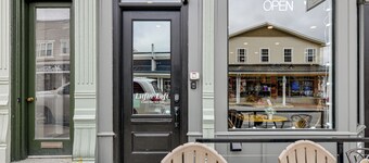 Luxurious 'litfin Loft' - Walk to Main St Akron