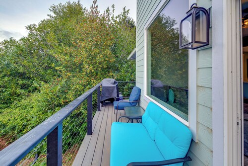 Astoria Home Base w/ River Views, 3 Mi to Dtwn!