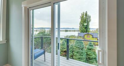 Astoria Home Base w/ River Views, 3 Mi to Dtwn!