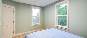 Astoria Home Base w/ River Views, 3 Mi to Dtwn!