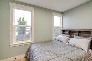 Apartment (3 Bedrooms) | Interior - Astoria Home Base w/ River Views, 3 Mi to Dtwn! (Astoria)