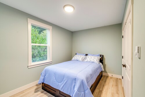 Astoria Home Base w/ River Views, 3 Mi to Dtwn!