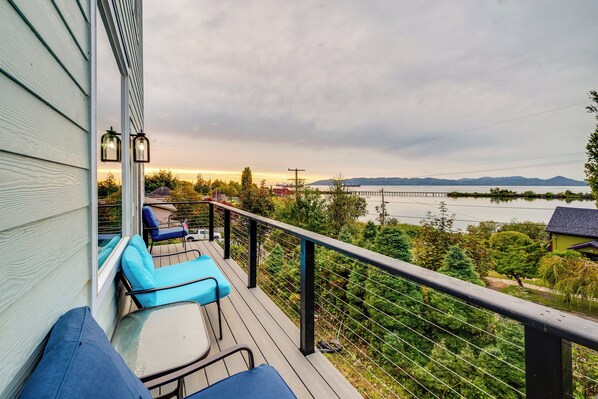 Apartment (3 Bedrooms) | Front of property