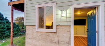 4 Blocks to Riverwalk: Updated Astoria Studio