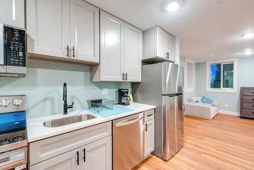 4 Blocks to Riverwalk: Updated Astoria Studio