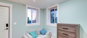 4 Blocks to Riverwalk: Updated Astoria Studio