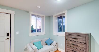 4 Blocks to Riverwalk: Updated Astoria Studio