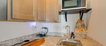 Pet-friendly Farmhouse Suite w/ Patio in Vaughn!