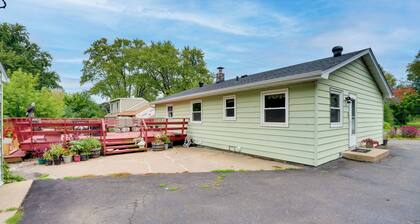 6 Mi to Dtwn St Paul: Family-friendly Home!