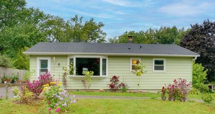 6 Mi to Dtwn St Paul: Family-friendly Home!