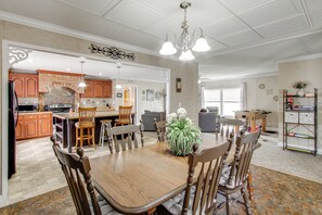 House (3 Bedrooms) | Interior - Quiet Family Home in Headland w/ Games & Yard (Headland)