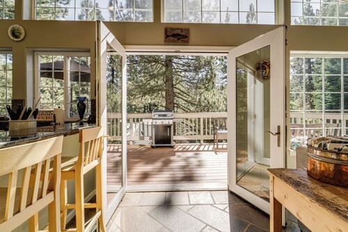 1 Mi to Lift! Olympic Valley Chalet w/ Hot Tub