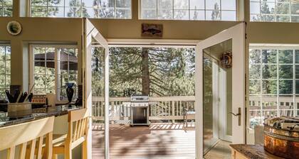 1 Mi to Lift! Olympic Valley Chalet w/ Hot Tub