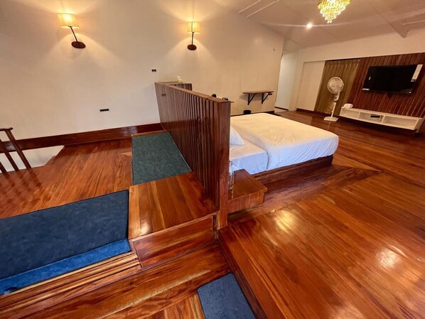 Luxury Double Room, Balcony, Garden View | Desk, laptop workspace, iron/ironing board, free WiFi