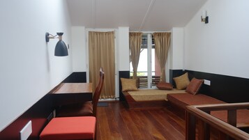 Classic Double Room | Living area