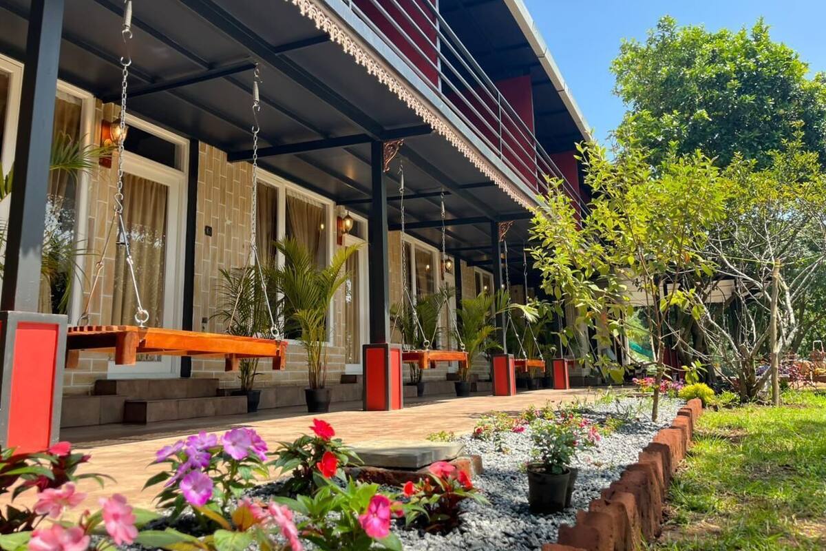 Quarto casal clássico | Escrivaninha, espaço de trabalho para notebook