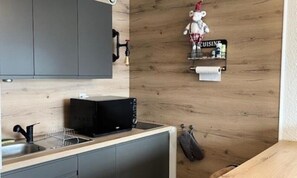 Lò vi sóng, dụng cụ nấu nướng/bát dĩa/dao nĩa 