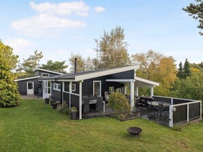Outdoor dining - 5 Star Holiday Home in Ebeltoft (Ebeltoft)