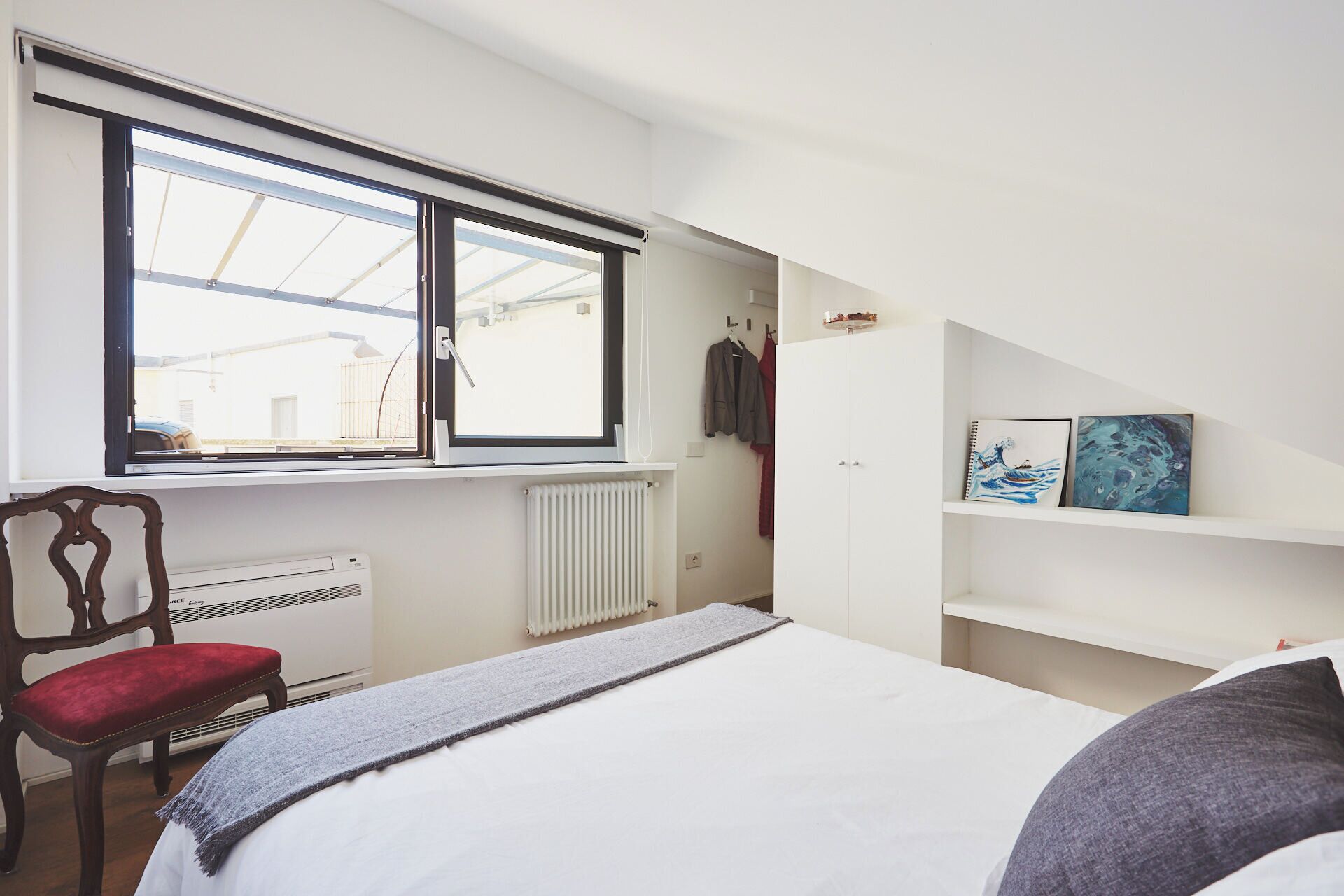 1 slaapkamer, een strijkplank/strijkijzer, gratis wifi, beddengoed