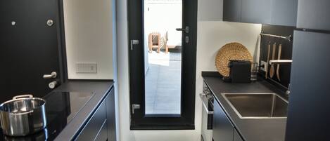 Kühlschrank, Mikrowelle, Ofen, Herdplatte