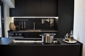 Frigorifero, microonde, forno, piano cottura