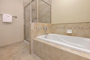 Shower, hair dryer, towels, soap - Base Camp 105. Bike-in / Bike-out. Steps to lift. (Granby)