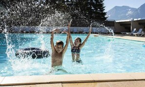 Pool - Apartment in Belledonne With Pool Access (Chamrousse)