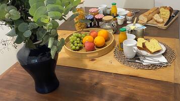 Free daily continental breakfast