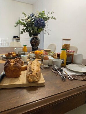 Desayuno continental incluido todos los días