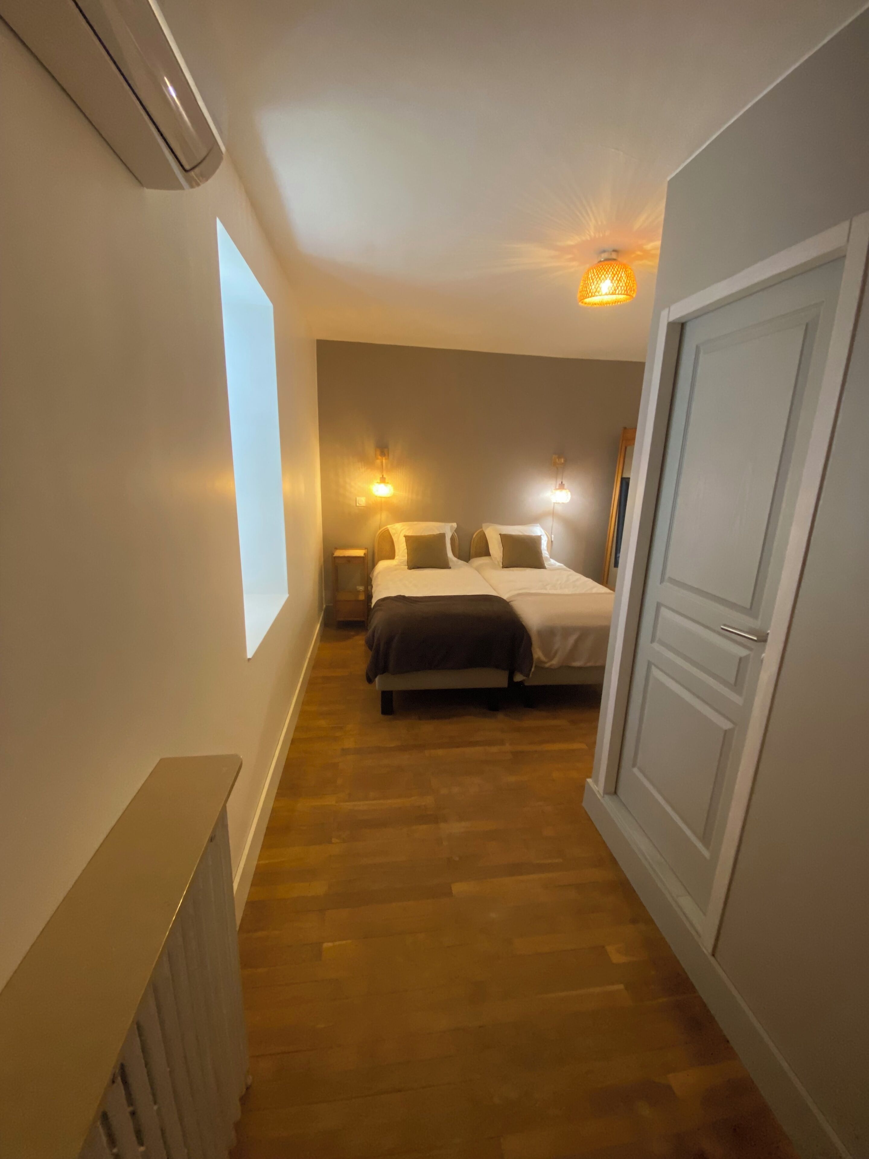 Kahden hengen comfort-huone (yksi tai kaksi sänkyä), näköala puistoon | Ilmainen Wi-Fi