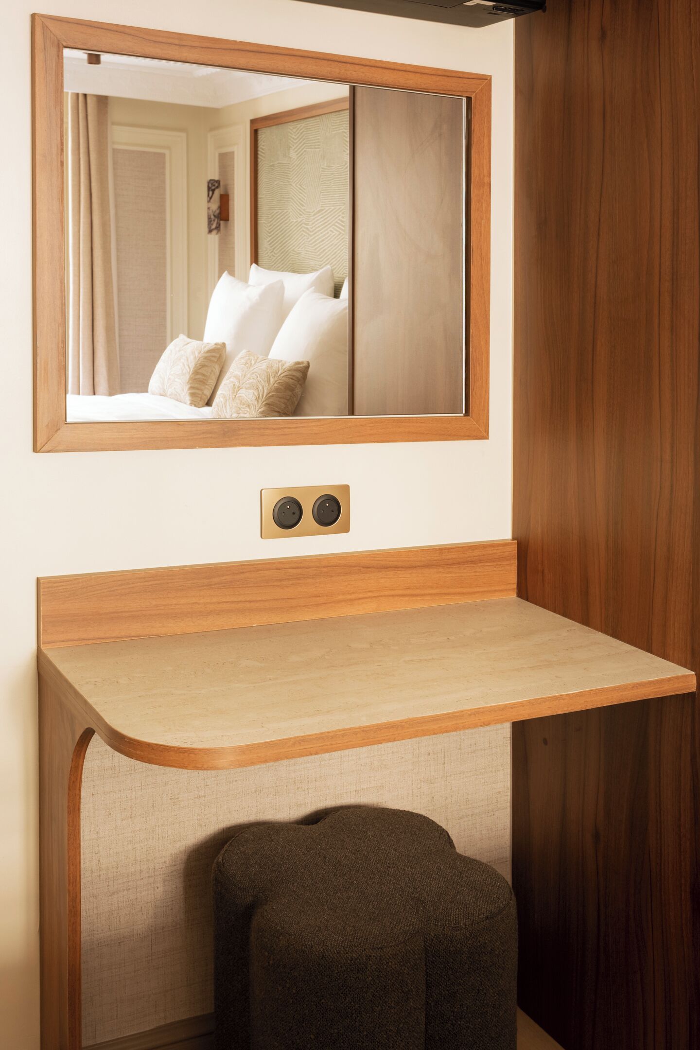 Literie hypoallergénique, surmatelas, bureau