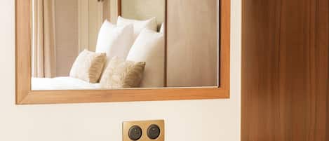 Literie hypoallergénique, surmatelas, bureau