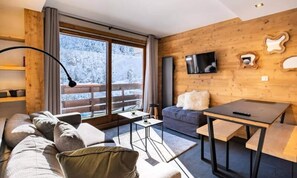 Living area - Lake MAP 112 (Les Allues)