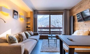 Living area - Lake MAP 112 (Les Allues)