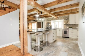 冰箱、微波炉、烤箱、炉灶