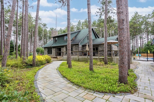 The Pines Woodland Retreat with Pool and Outdoor Pavilion