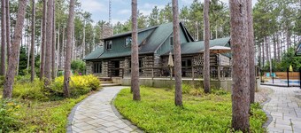 The Pines Woodland Retreat with Pool and Outdoor Pavilion