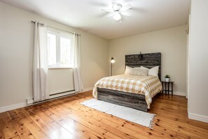 3 bedrooms, desk, iron/ironing board, free WiFi