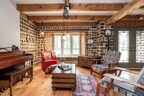 Interior -  The Pines Woodland Retreat with Pool and outdoor Pavilion (Oxford Mills)