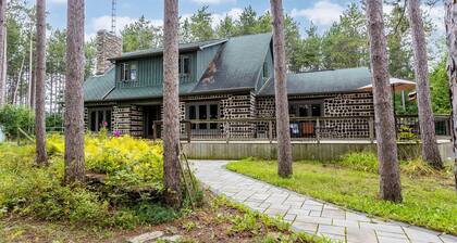 The Pines Woodland Retreat with Pool and Outdoor Pavilion